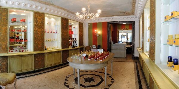 Maitre Parfumeur et Gantier Мастер парфюмерии и перчаточных дел